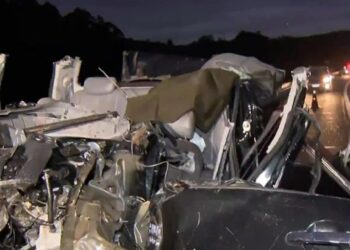 GPS trava, carreta para no meio da pista e causa morte em Caieiras