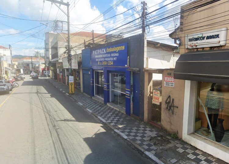 Comércios da Av. 14 de Dezembro, em Caieiras - Foto: Reprodução/Google.