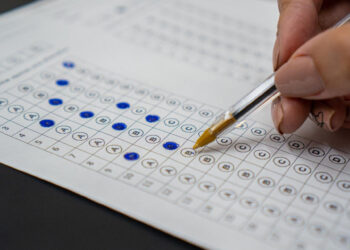 Candidatos do concurso da Prefeitura de Caieiras já podem consultar datas e locais de prova. Salários chegam a quase R$ 8 mil.