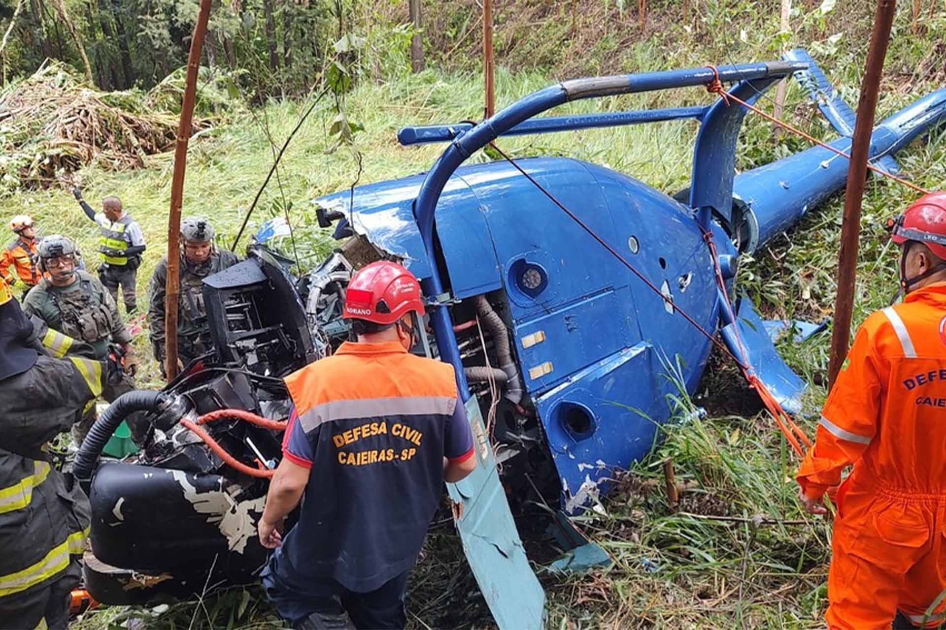 Confira as fotos do local da queda do helicóptero em Caieiras