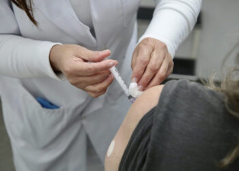 Vacinação contra o HPV está abaixo da meta para meninos e meninas em Caieiras