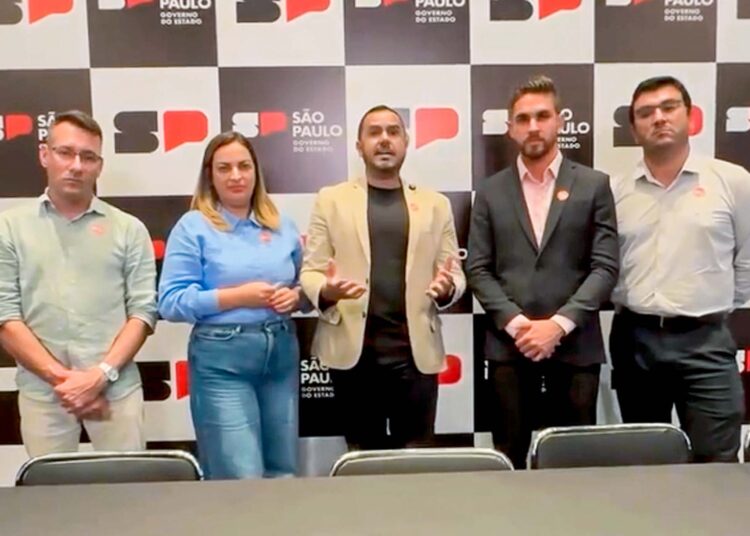 Da esquerda para a direita, Gilmar Lagoinha, Lorena Oliveira, Ildo Gusmão, Kauãn Berto e Aladim. Foto: Reprodução/Cimbaju.