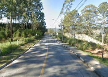 Corpo é encontrado enrolado em plástico em Caieiras; vítima ainda não foi identificada.