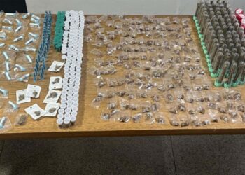 PM encontra ‘casa bomba’ e apreende quase 3 mil porções de drogas em Caieiras