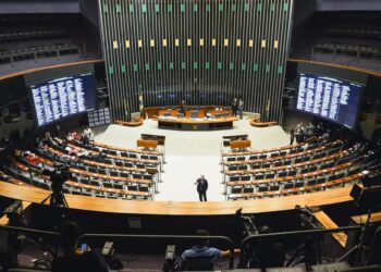 PEC da Blindagem: Veja como votaram os deputados federais mais votados em Caieiras