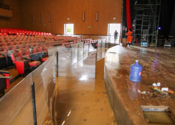 Com MAC demolido e Teatro abandonado, Prefeitura e Câmara de Caieiras recorrem a espaço privado para realizar eventos